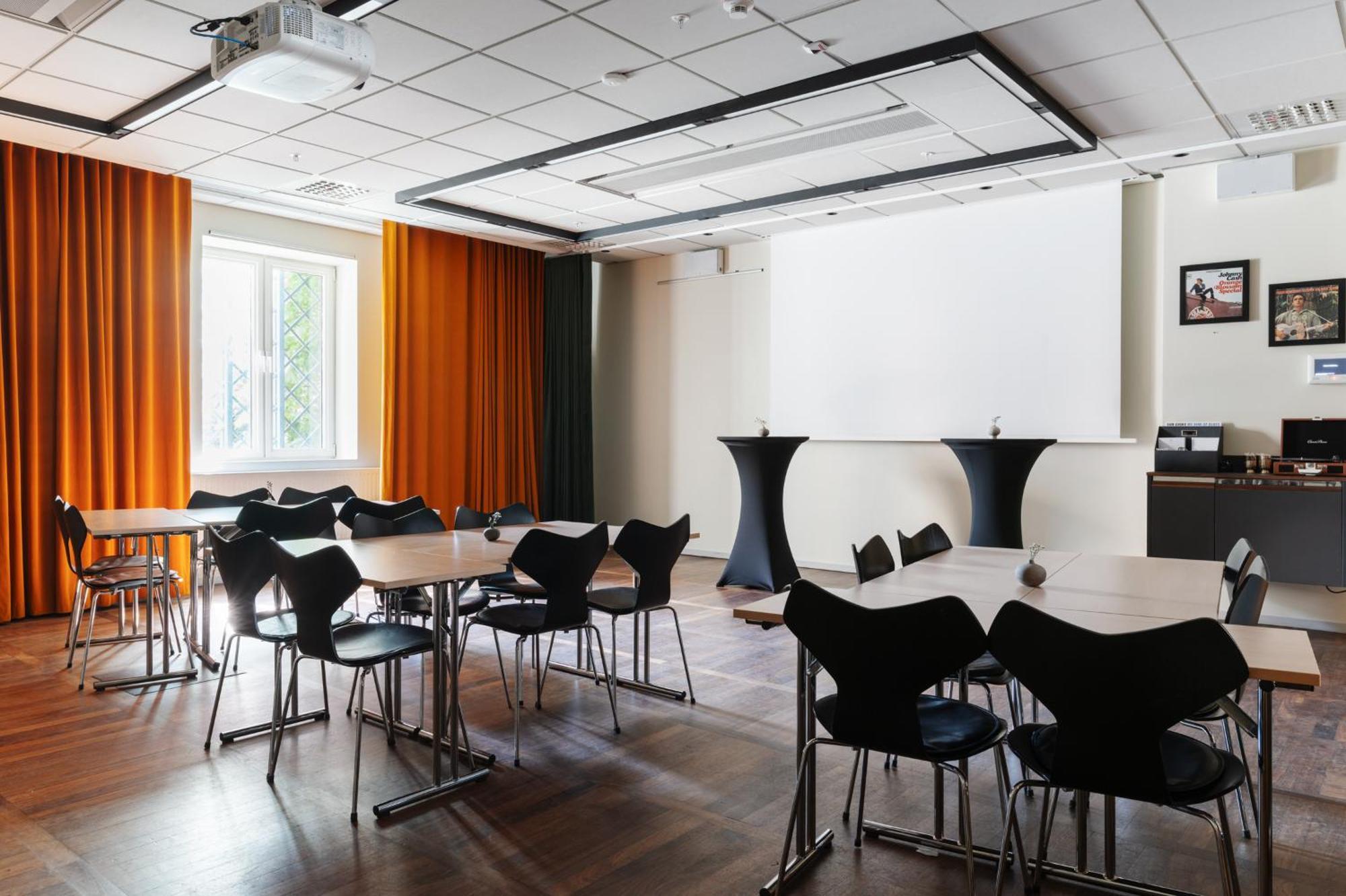 Clarion Hotel Amaranten Stockholm Exterior photo